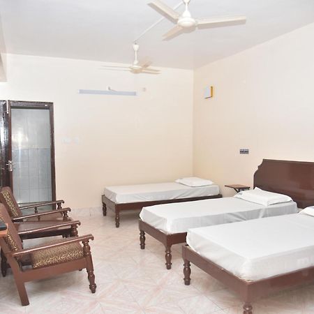 Arihanth Deluxe Lodge Shimoga Exterior photo
