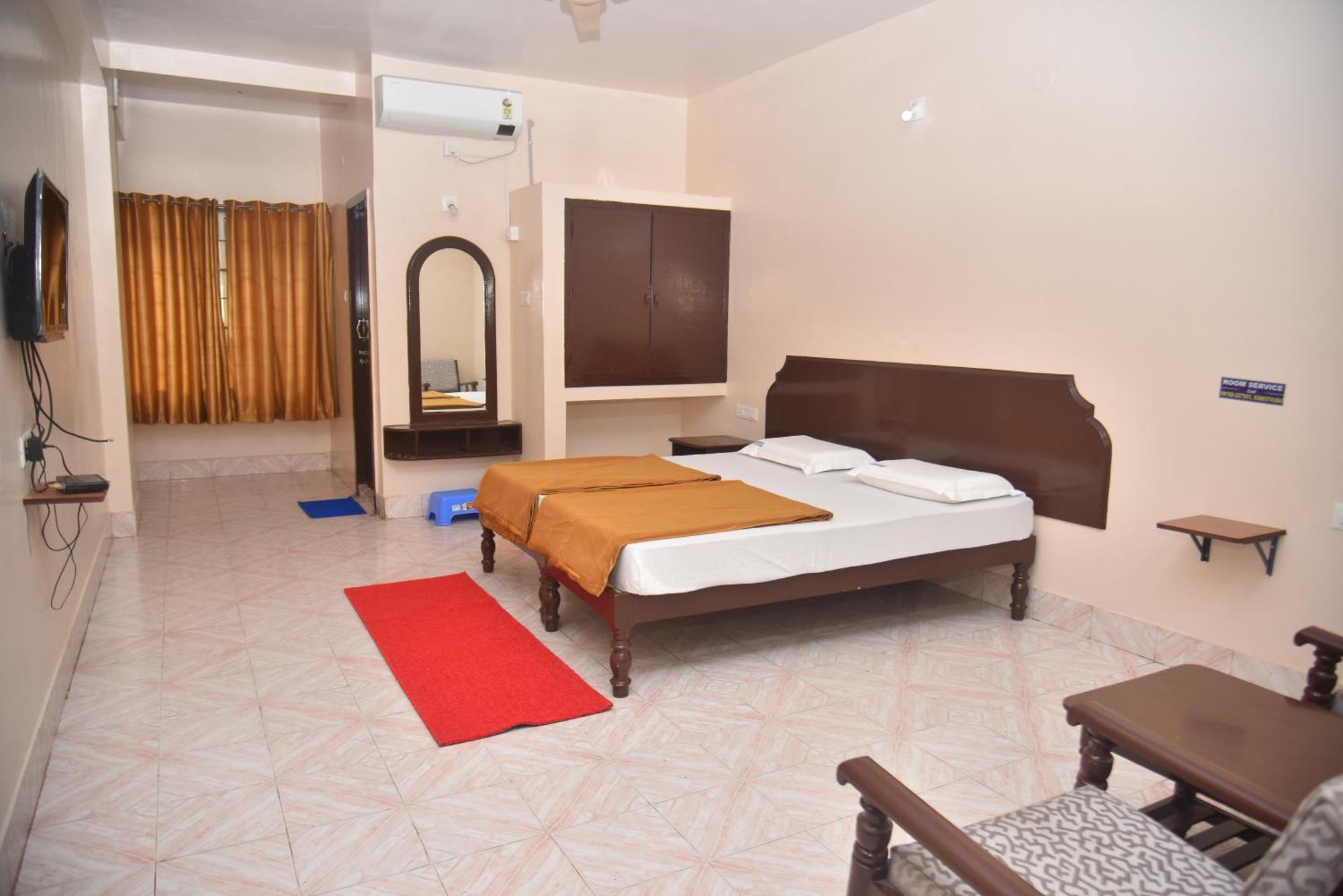 Arihanth Deluxe Lodge Shimoga Exterior photo